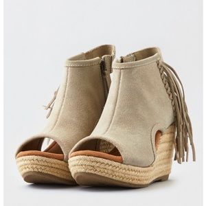 Minnetonka Blaire Wedge